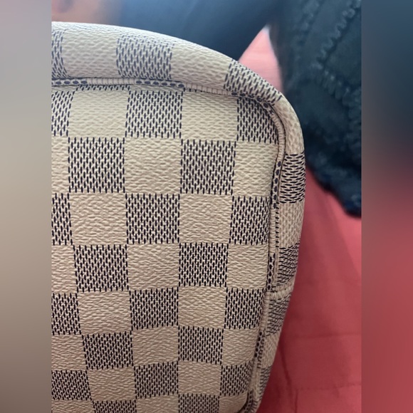 Louis Vuitton Neverfull MM - Picture 13 of 16